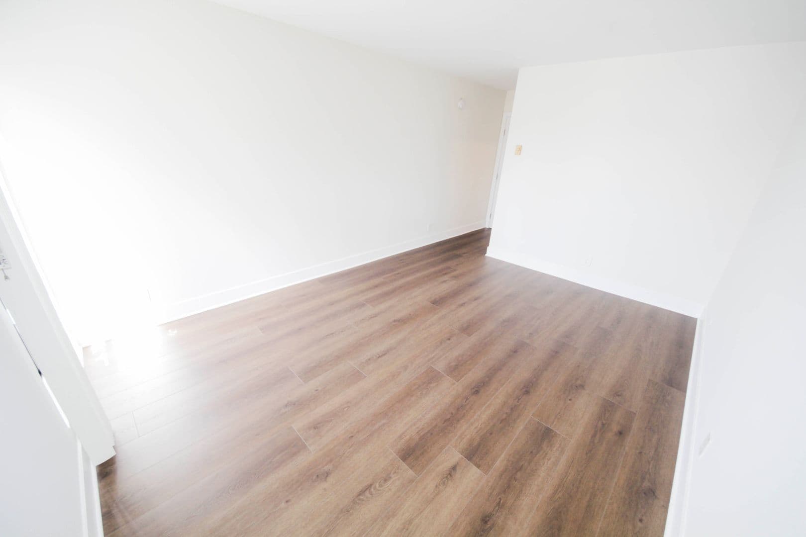 Los Angeles Apartment: 3128 Overland Avenue