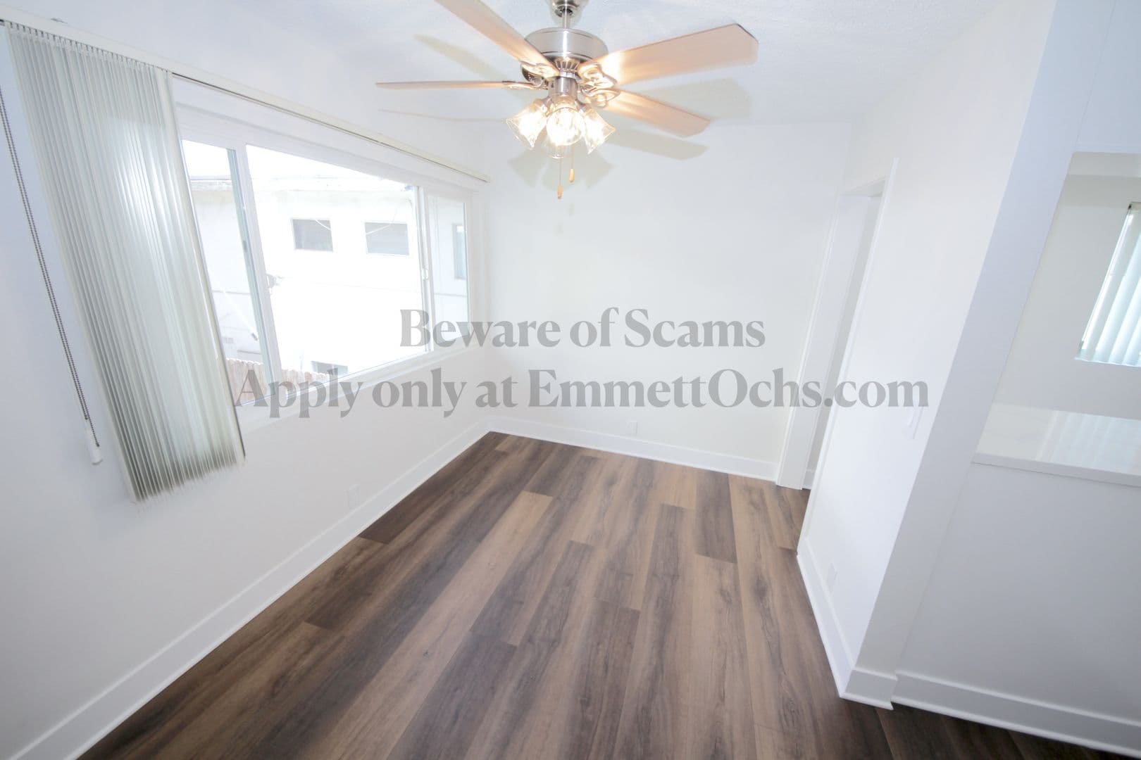 Los Angeles Apartment: 3252 Overland Avenue