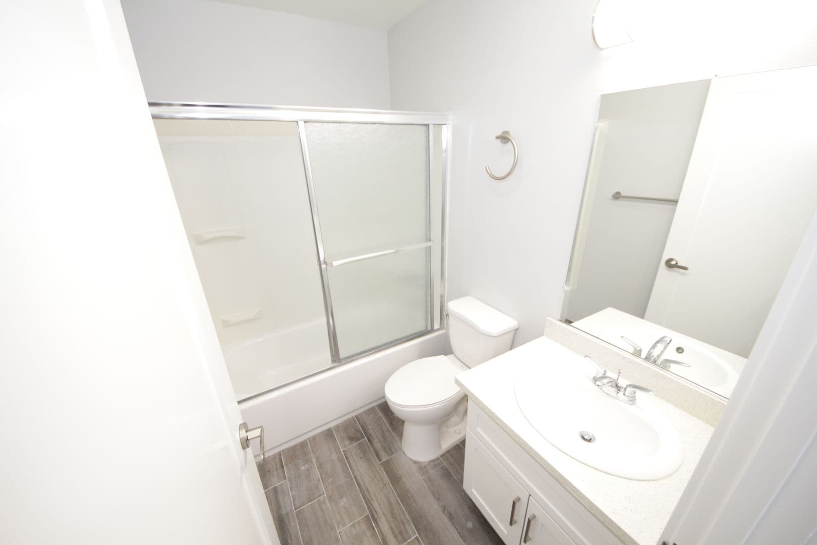 Los Angeles Apartment: 2647 South Barrington Avenue