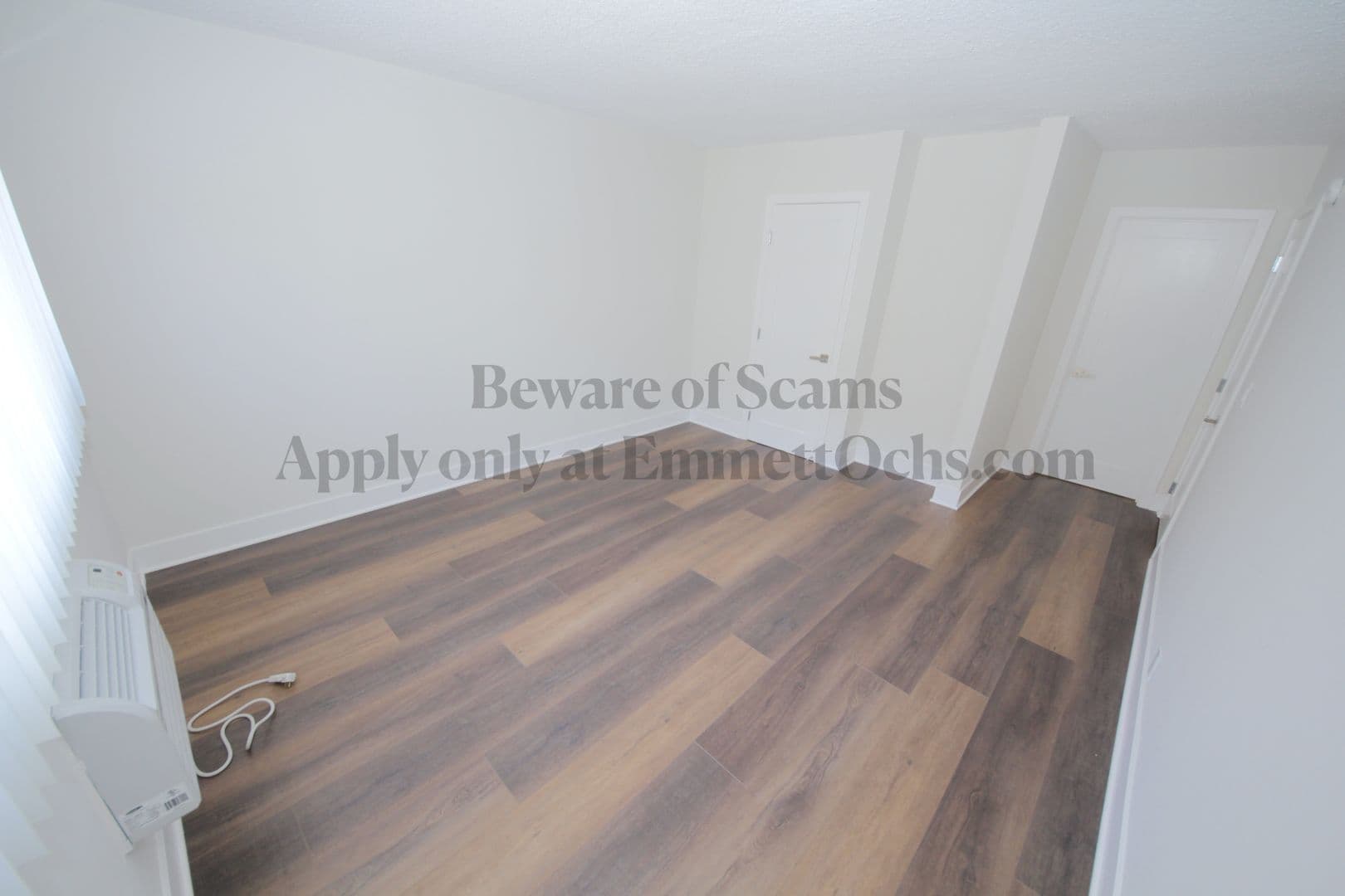 Los Angeles Apartment: 3252 Overland Avenue