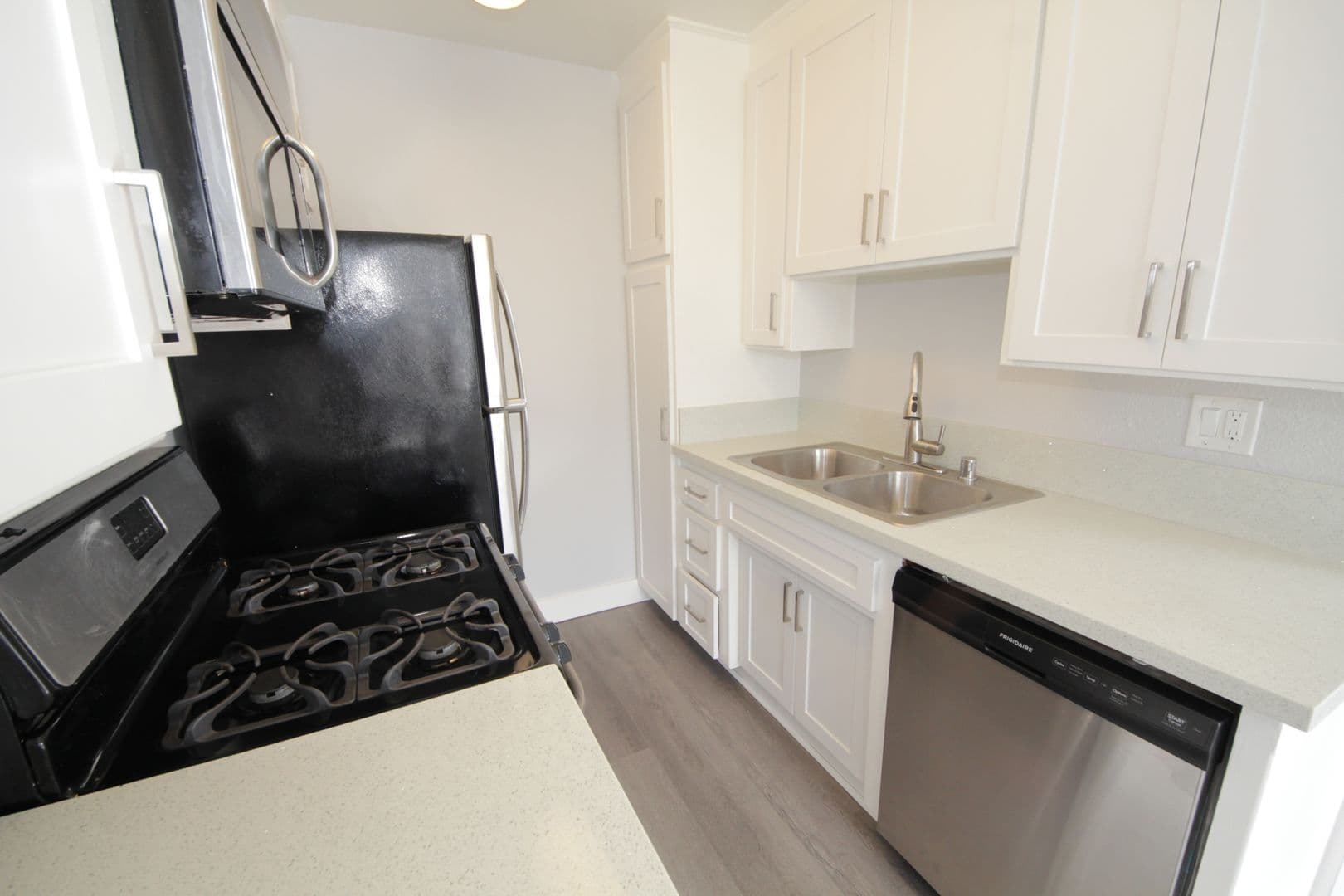 Los Angeles Apartment: 12133, 12135 Mitchell Avenue