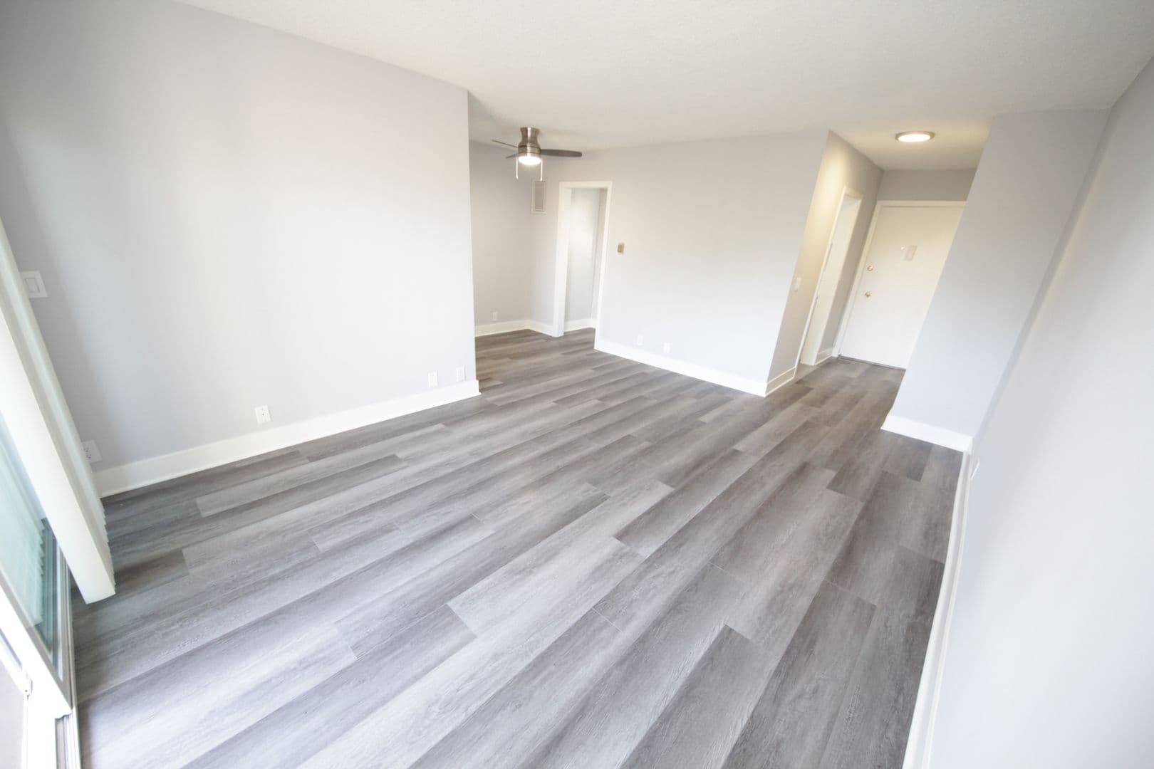Los Angeles Apartment: 3252 Overland Avenue