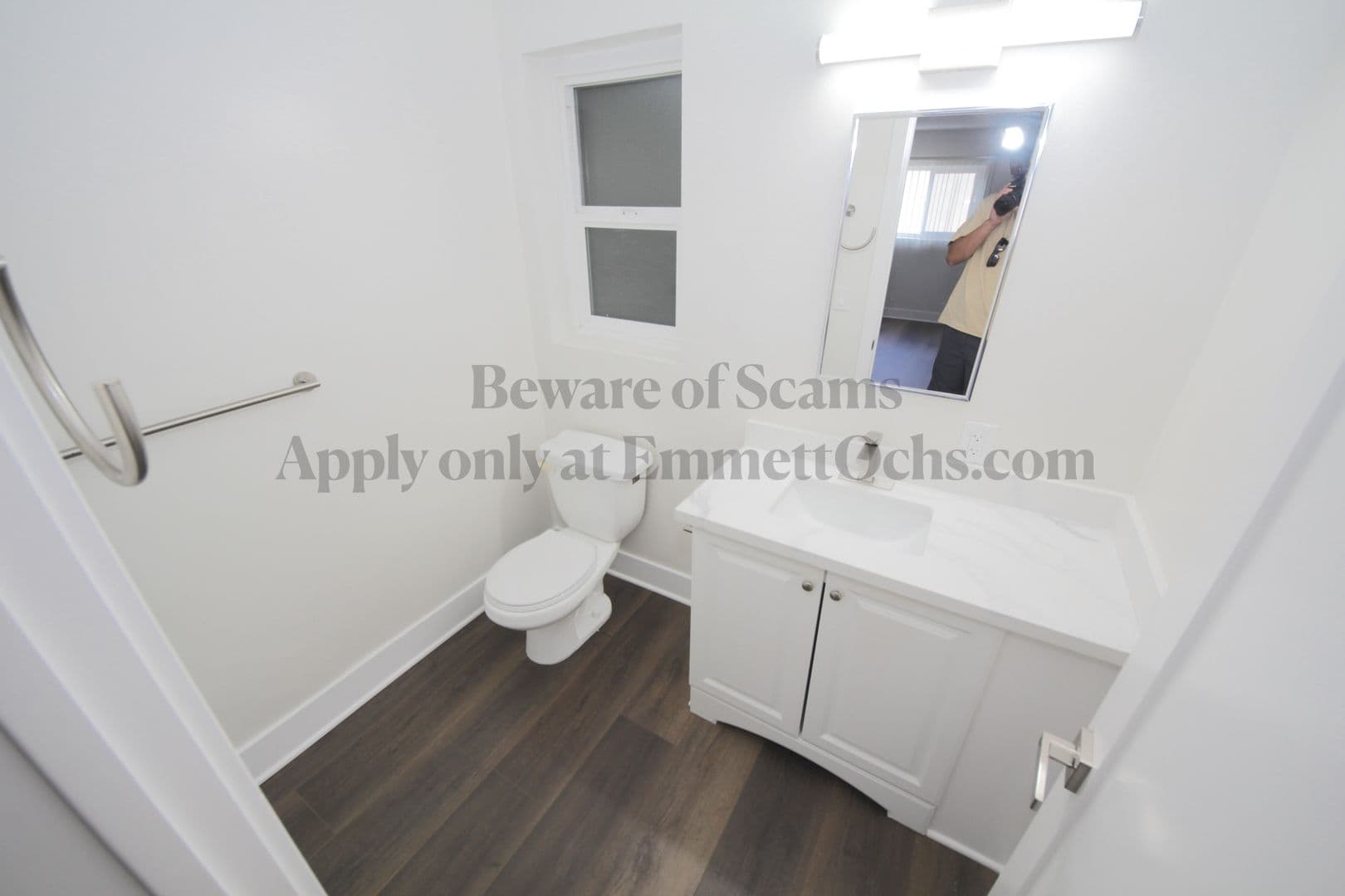 Los Angeles Apartment: 3252 Overland Avenue