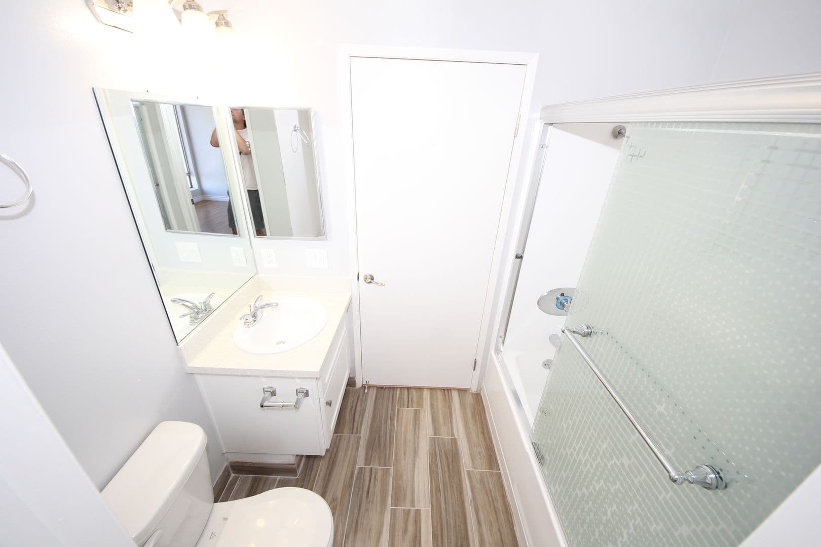 Los Angeles Apartment: 10615 Rose Avenue