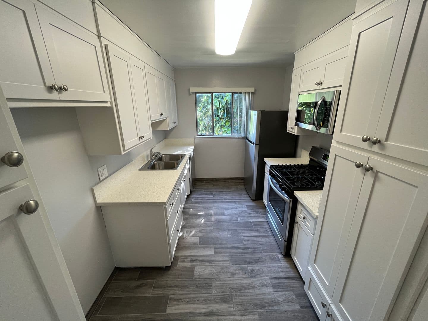 West Hollywood Apartment: 8221 De Longpre Avenue
