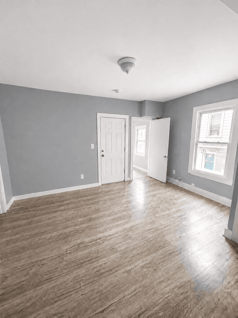 Waterbury Apartment: 54 Bronson St