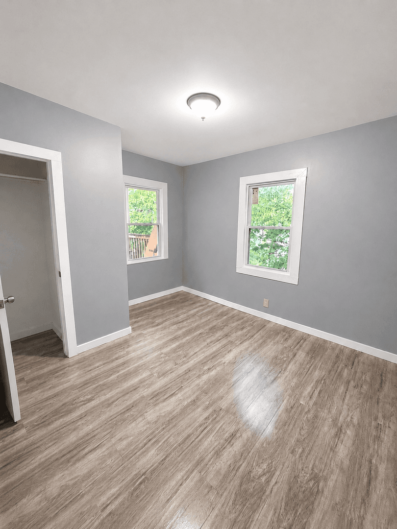 Waterbury Apartment: 54 Bronson St