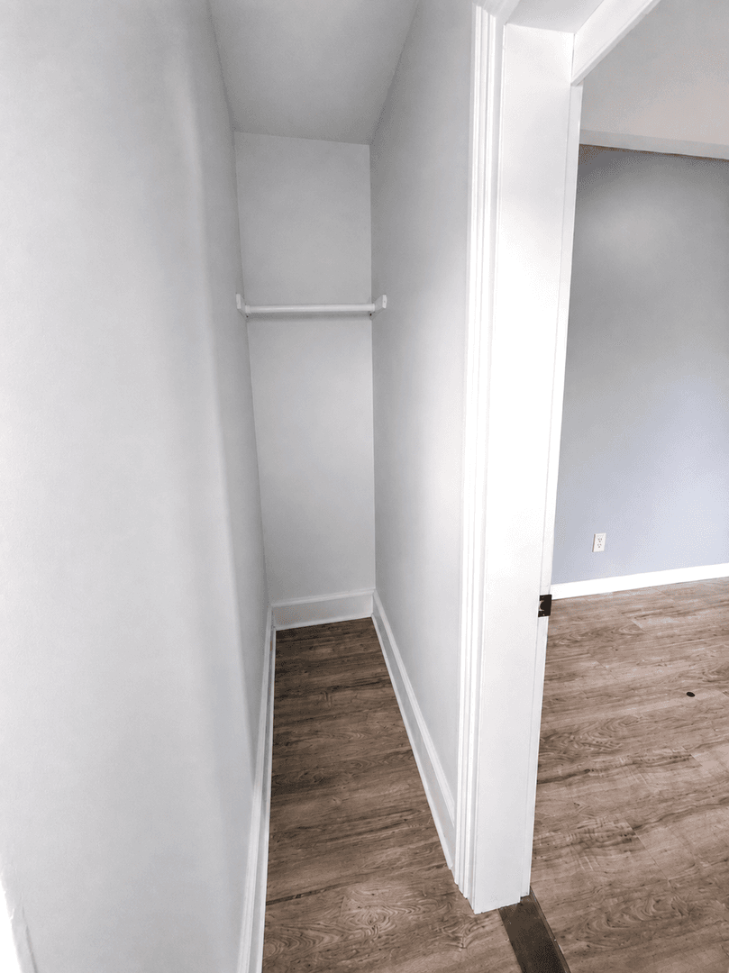 Waterbury Apartment: 54 Bronson St