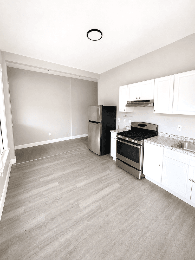Waterbury Apartment: 66 Holmes Ave