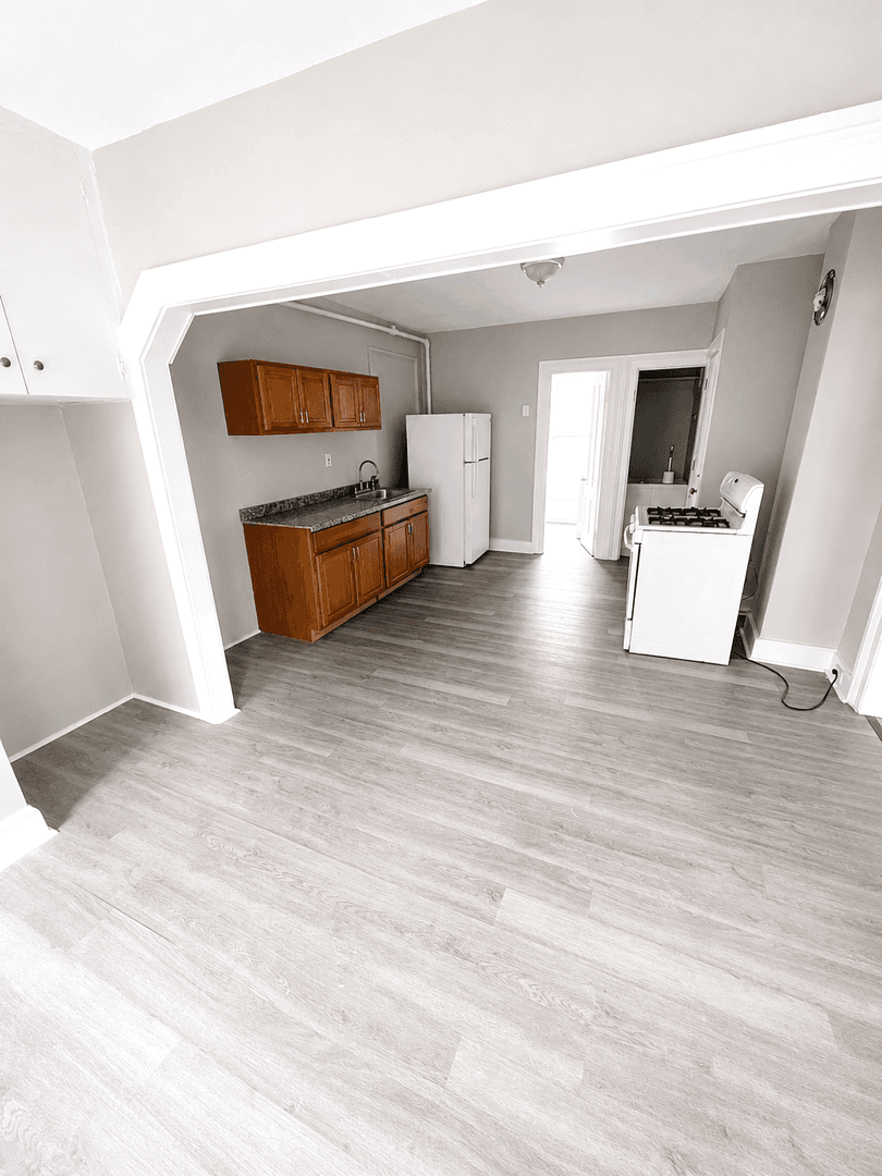 Waterbury Apartment: 74 Holmes Ave