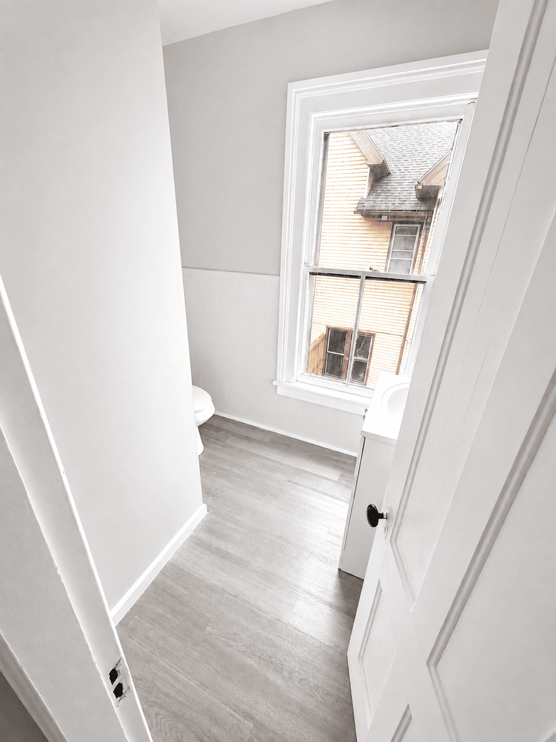 Waterbury Apartment: 74 Holmes Ave