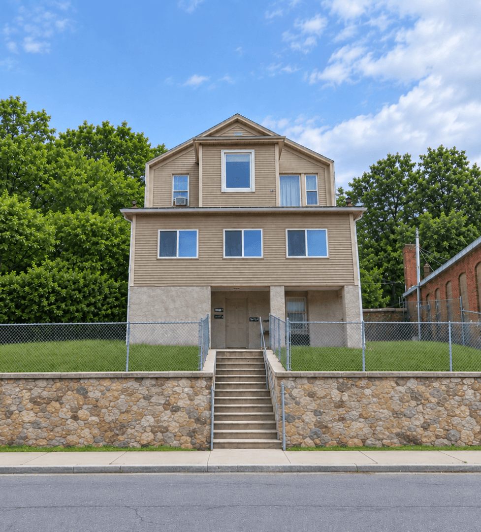 WATERBURY Apartment: 1696 N MAIN STREET