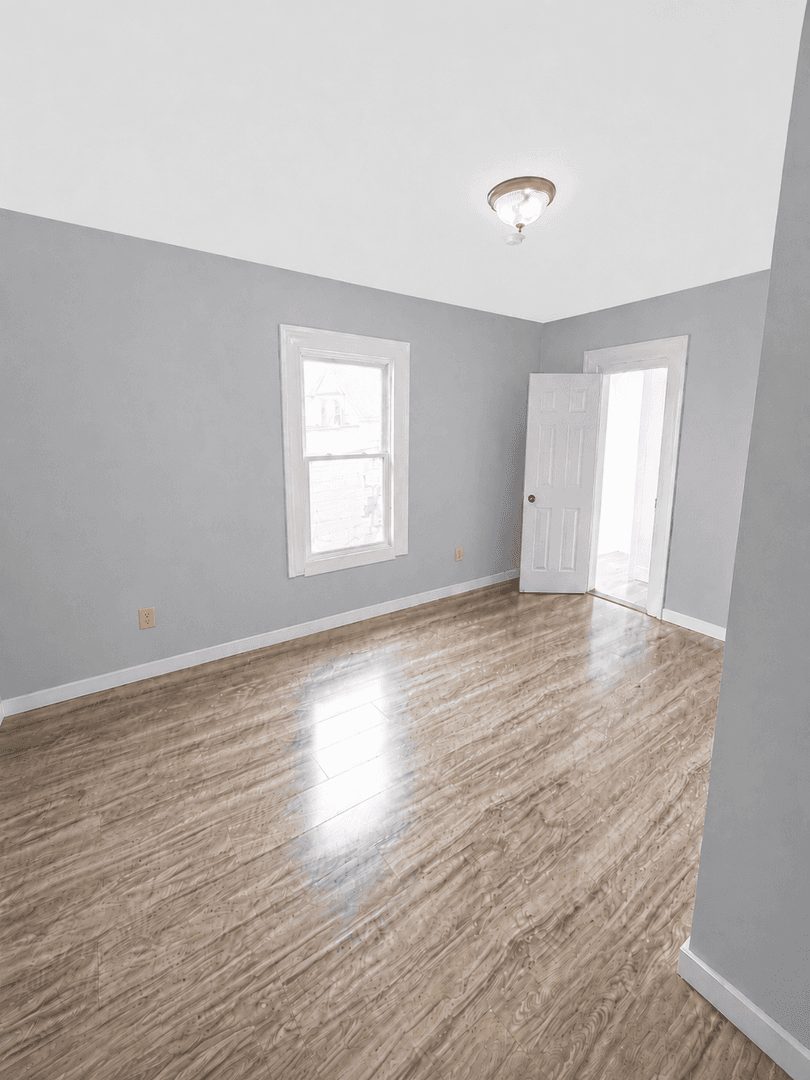 Waterbury Apartment: 54 Bronson St
