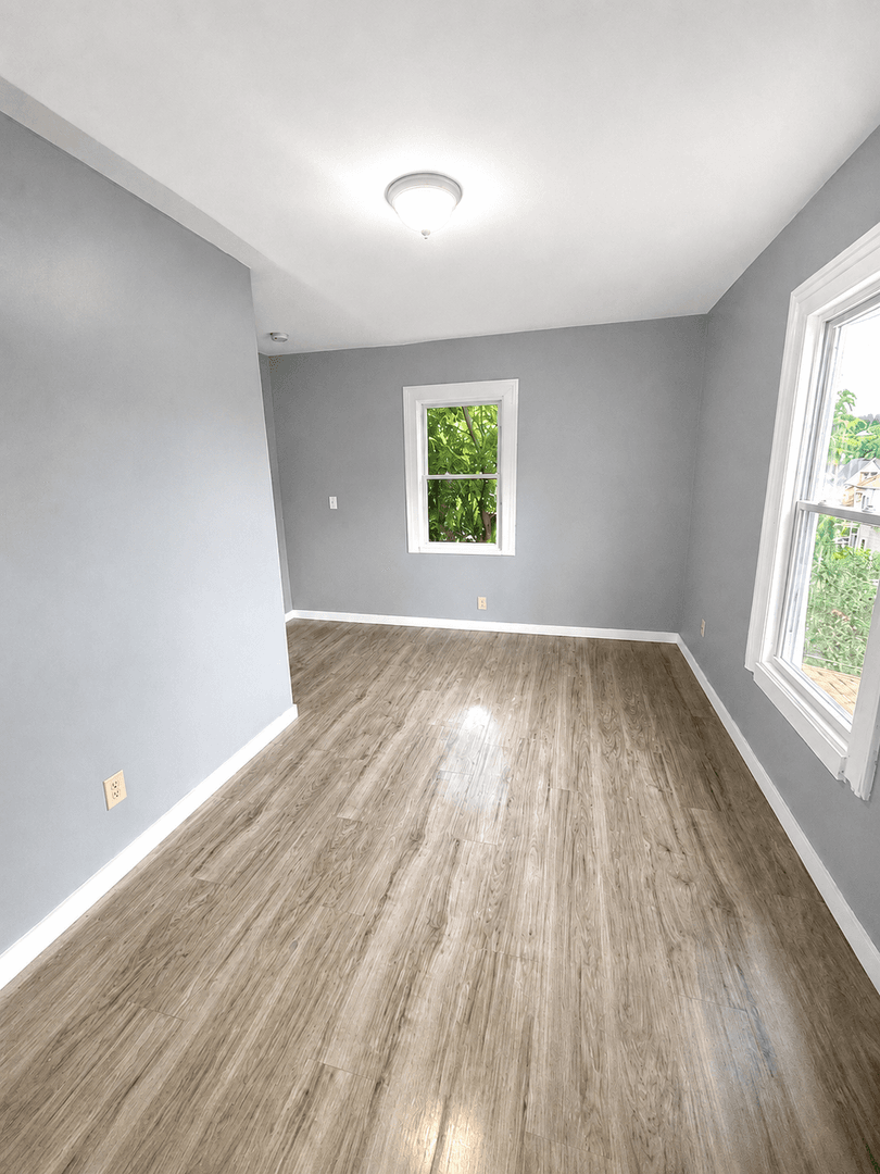 Waterbury Apartment: 54 Bronson St