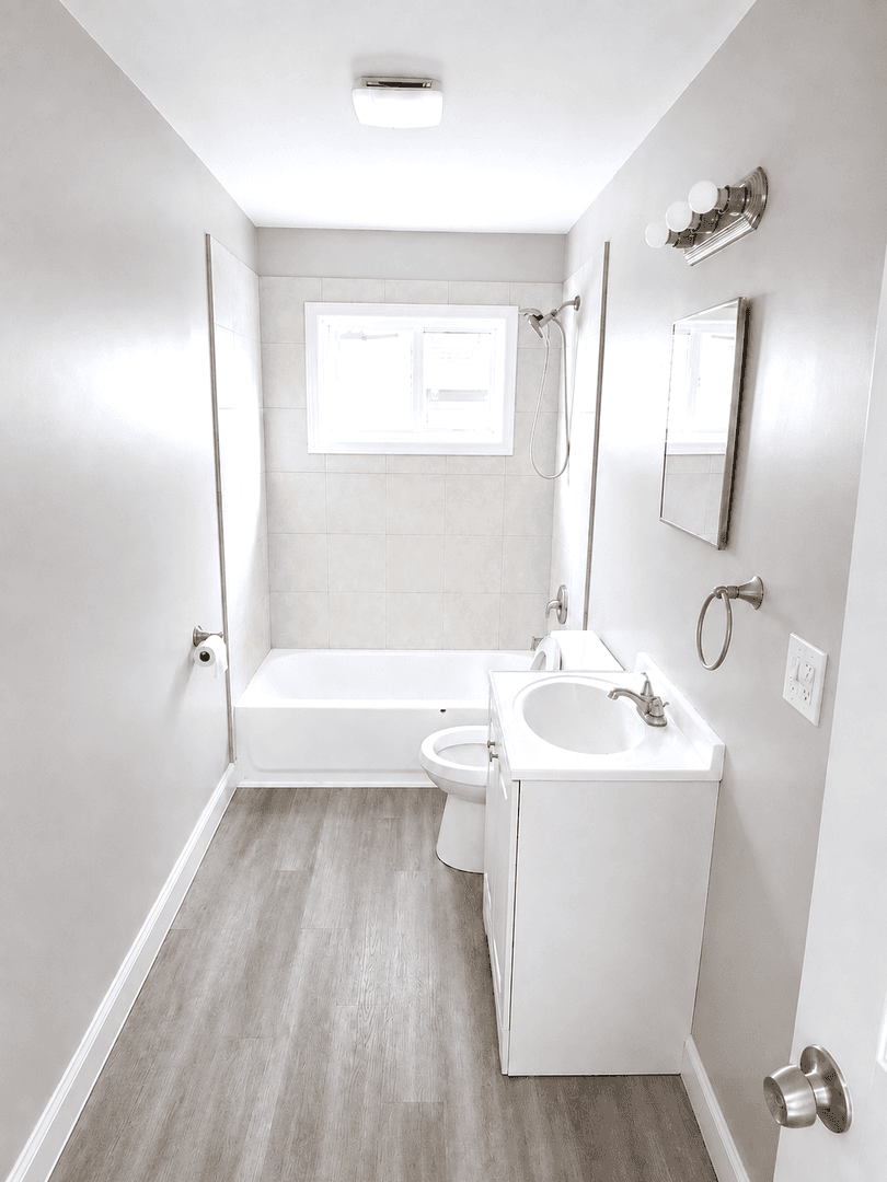 Waterbury Apartment: 66 Holmes Ave