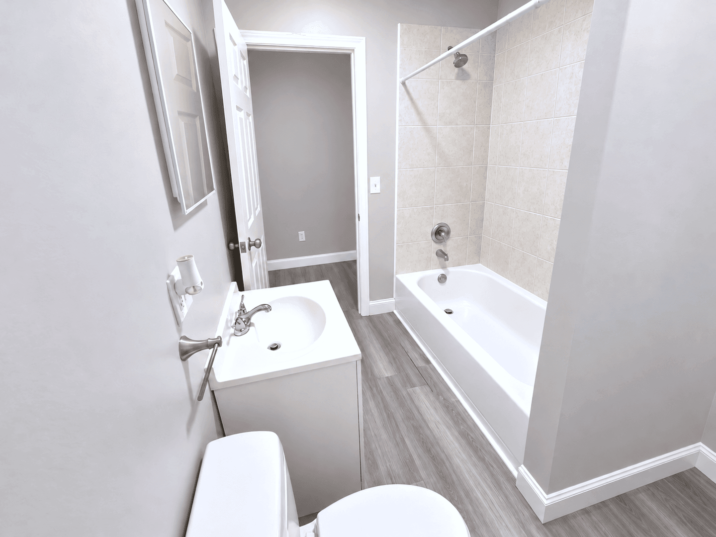 Waterbury Apartment: 66 Holmes Ave