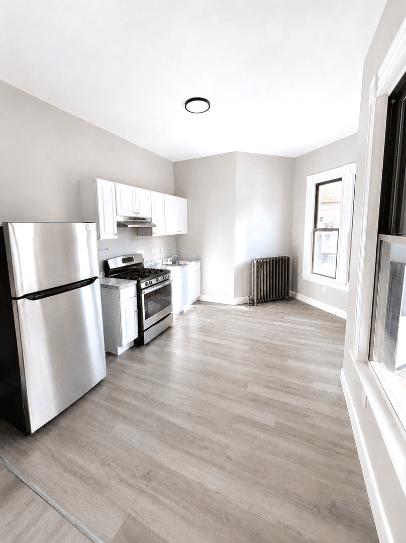 Waterbury Apartment: 66 Holmes Ave
