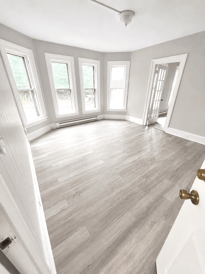 Waterbury Apartment: 74 Holmes Ave