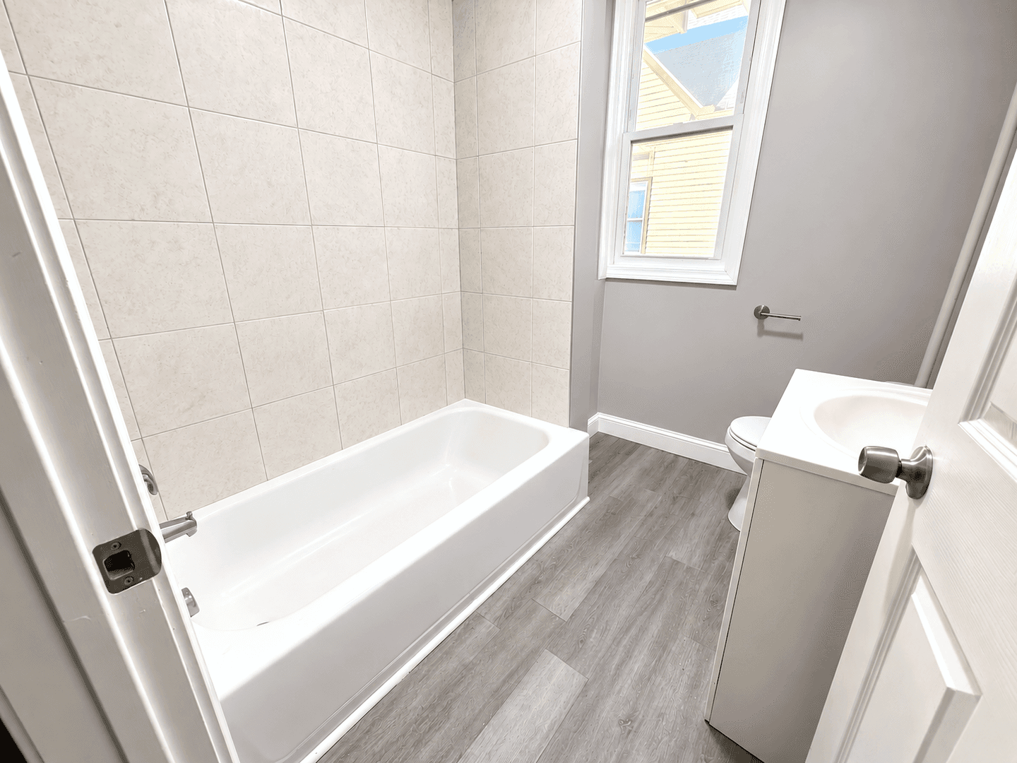 Waterbury Apartment: 66 Holmes Ave