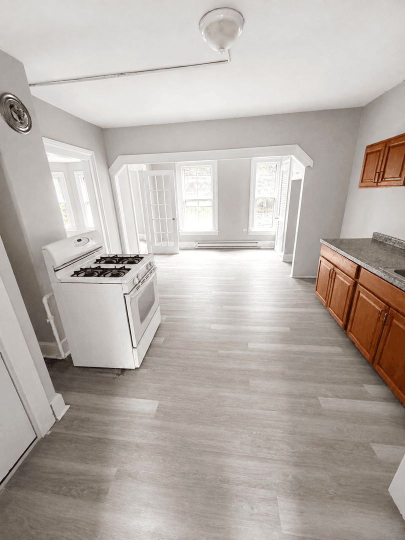 Waterbury Apartment: 74 Holmes Ave