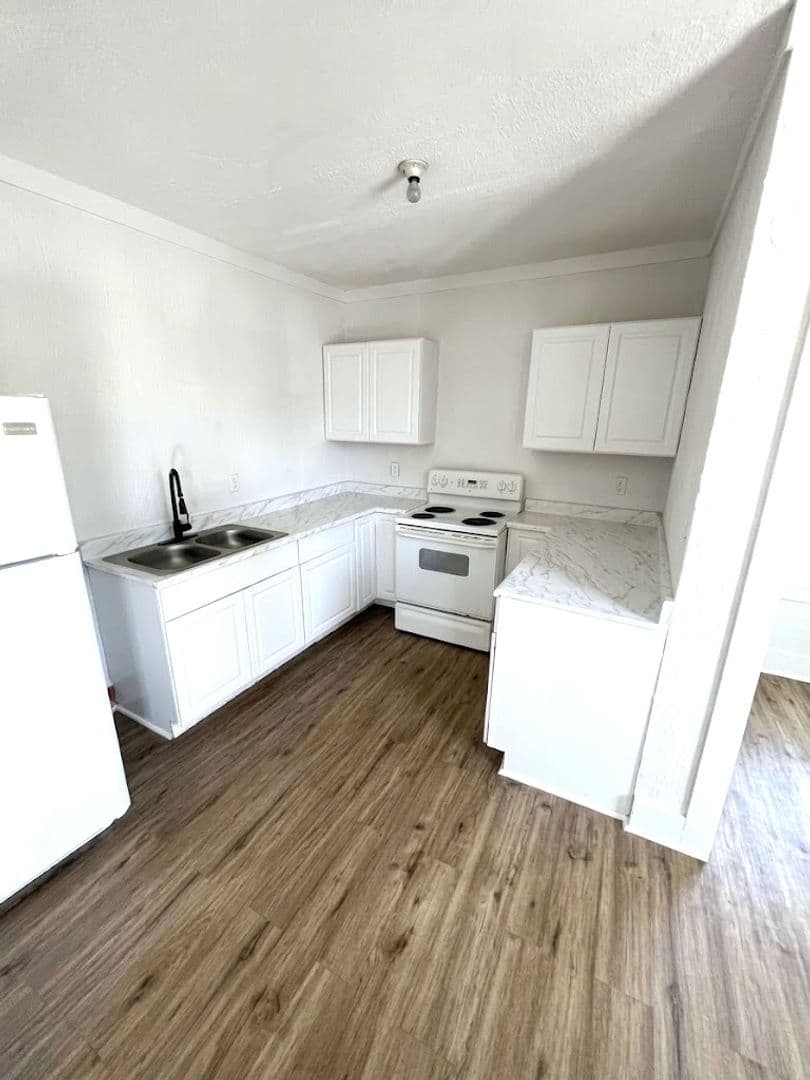 Waterbury Apartment: 503 Baldwin St