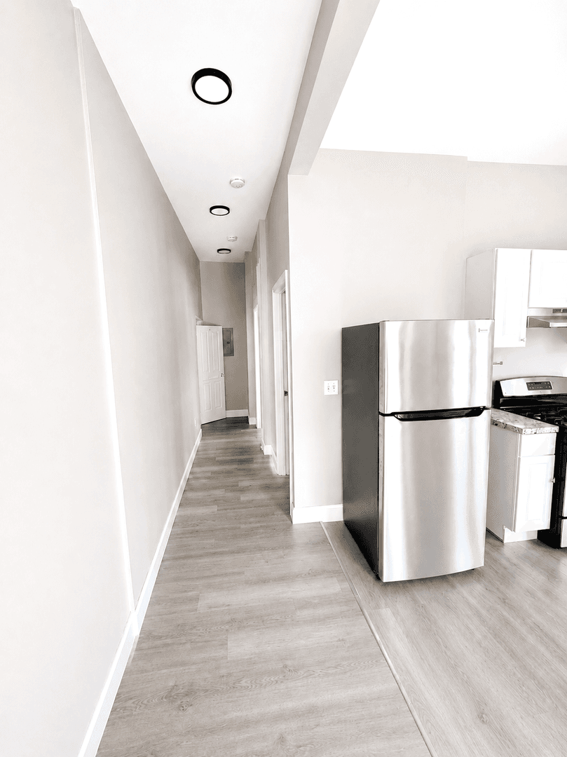 Waterbury Apartment: 66 Holmes Ave