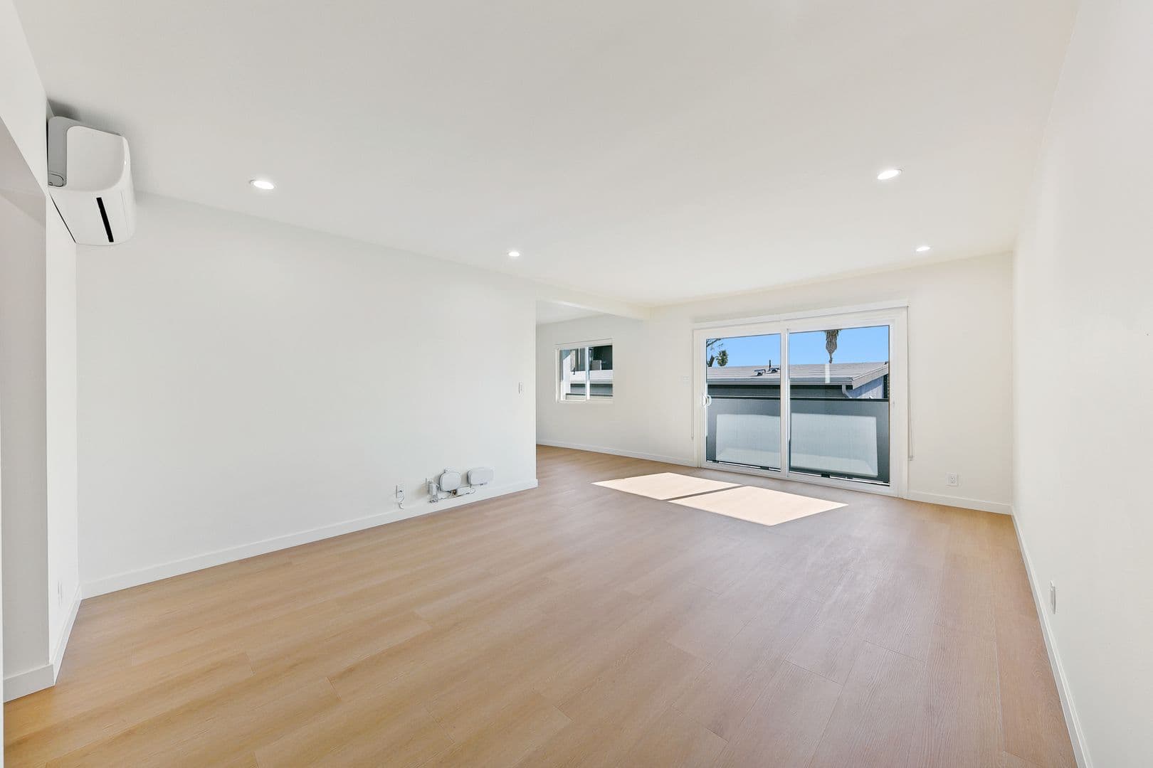West Hollywood Apartment: 954 N San Vicente Blvd