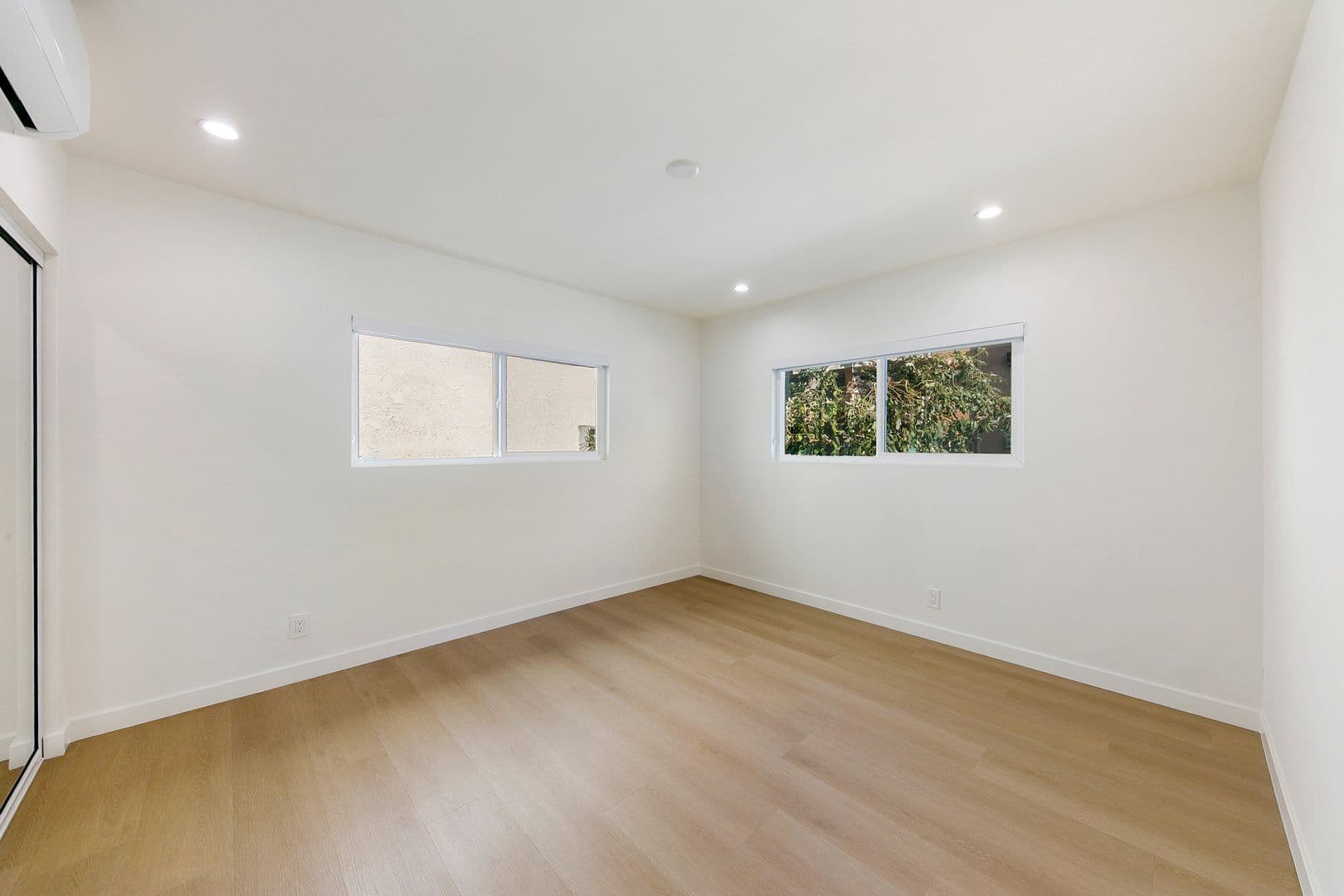 West Hollywood Apartment: 954 N San Vicente Blvd