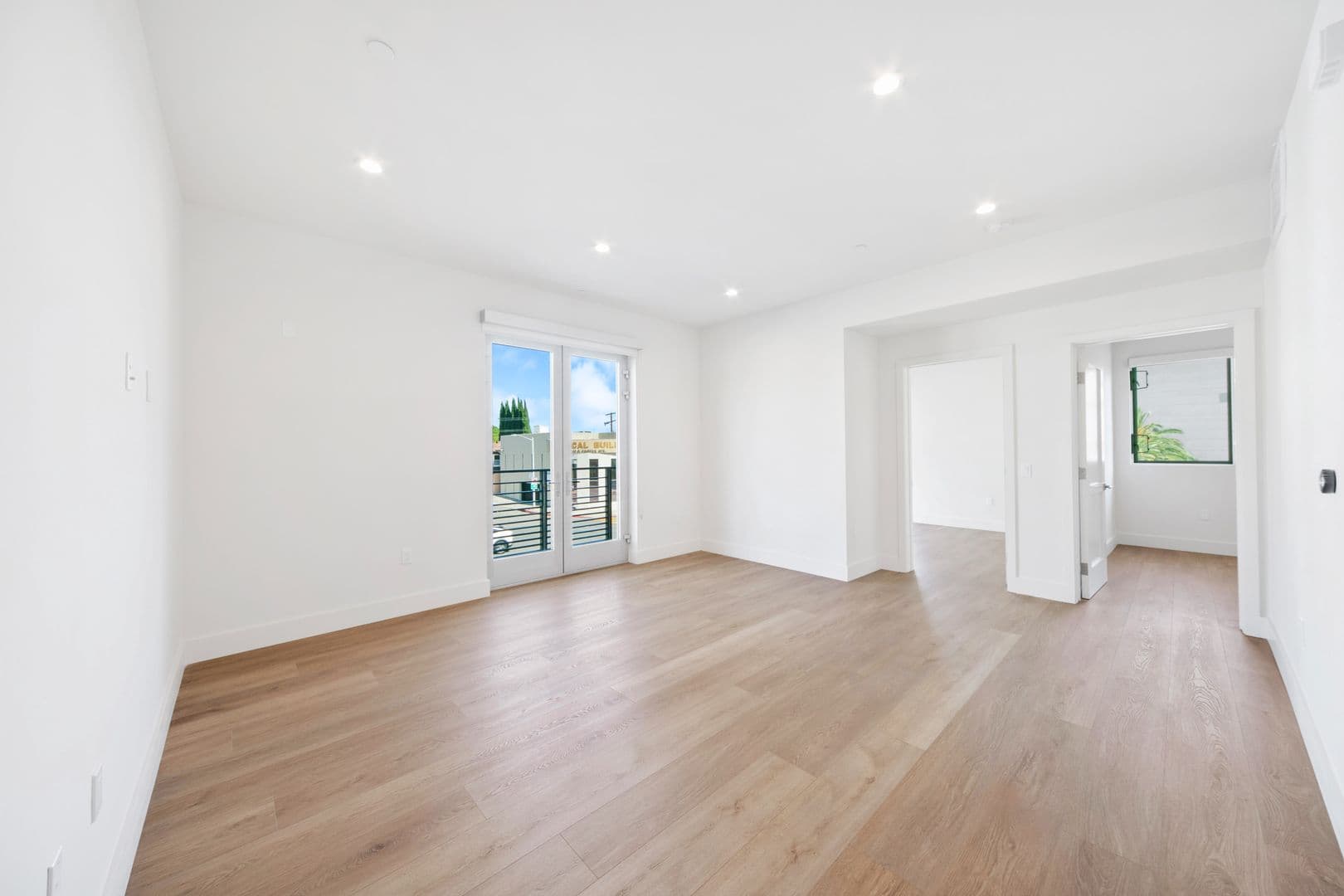 West Hollywood Apartment: 1001 N Fairfax Ave