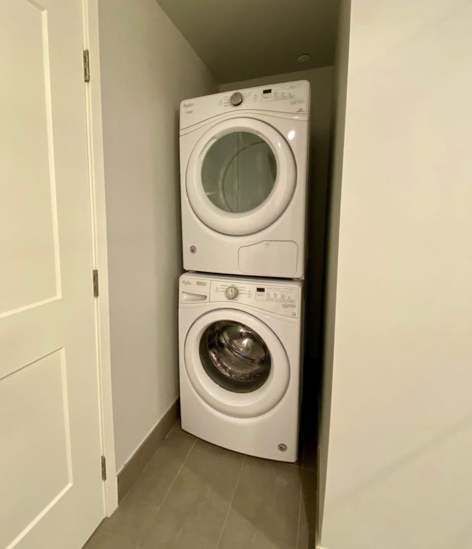 West Hollywood Apartment: 8017 Norton Avenue