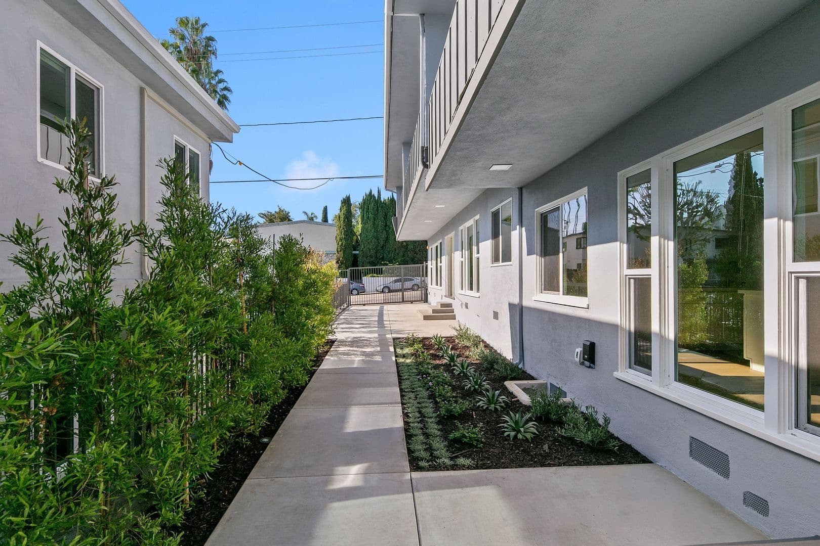 West Hollywood Apartment: 954 N San Vicente Blvd