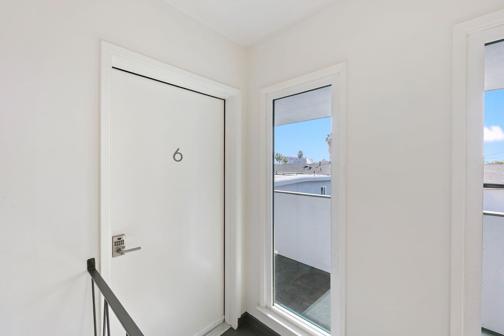 West Hollywood Apartment: 954 N San Vicente Blvd