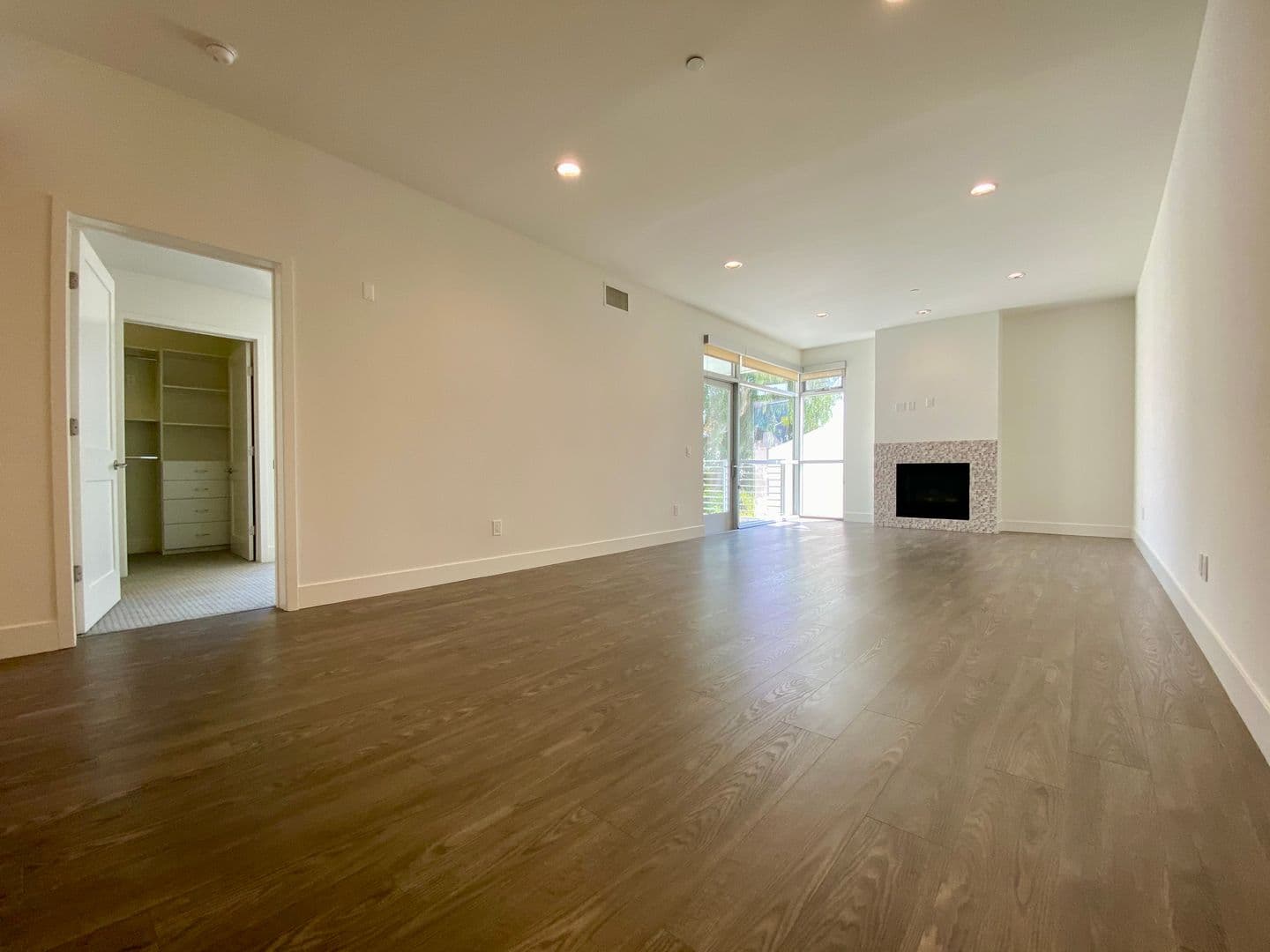 West Hollywood Apartment: 1232 N Kings Road