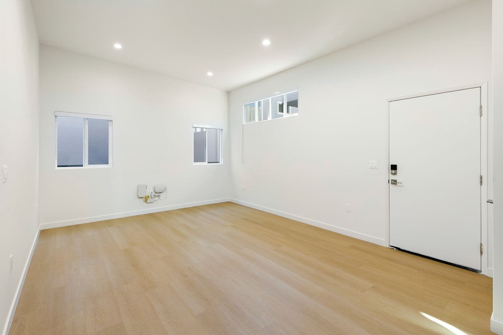 West Hollywood Apartment: 954 N San Vicente Blvd