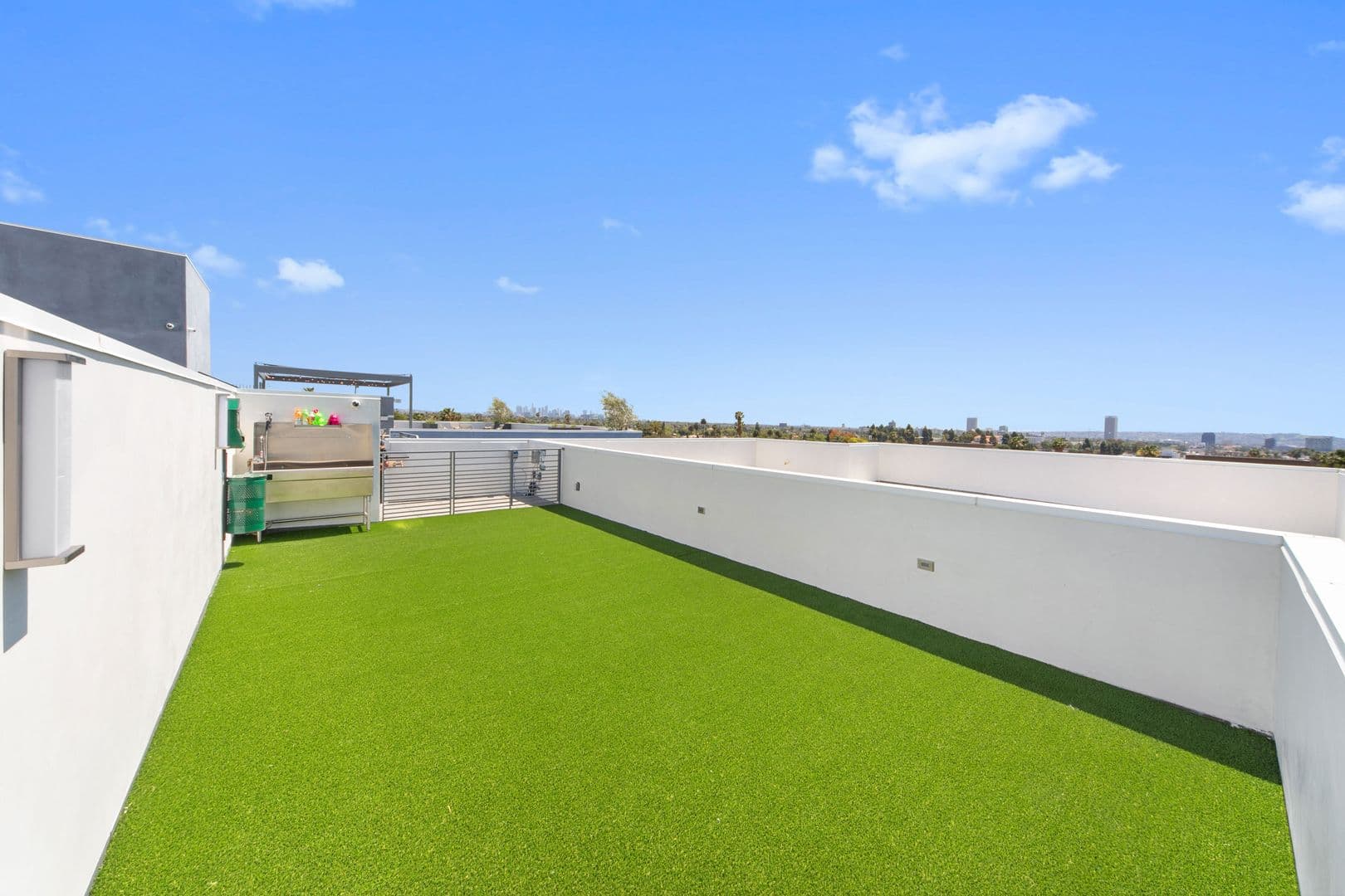 West Hollywood Apartment: 1001 N Fairfax Ave