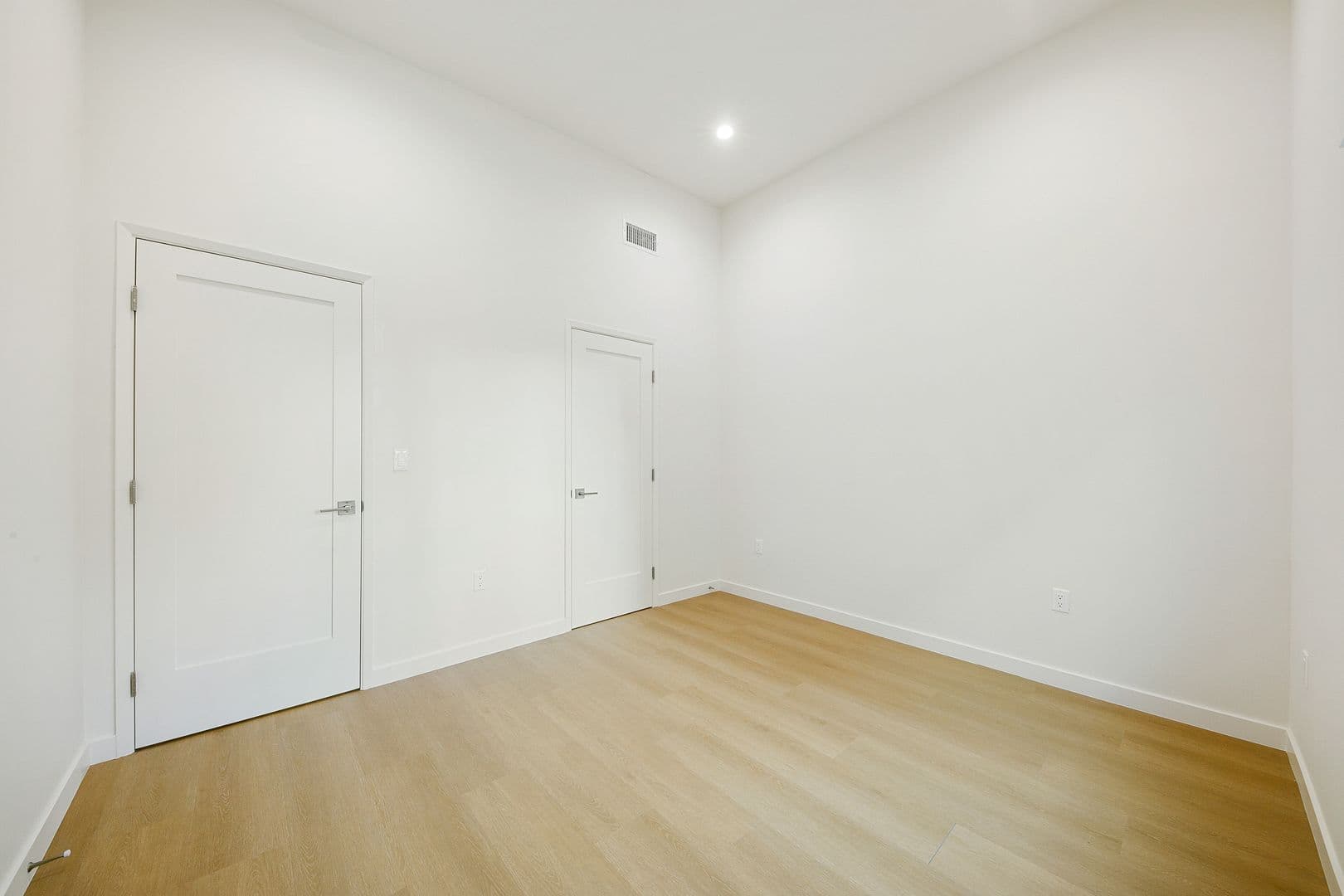 West Hollywood Apartment: 954 N San Vicente Blvd