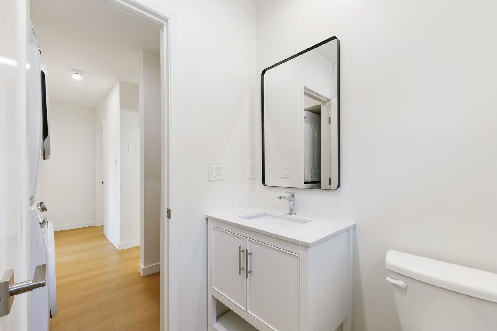 West Hollywood Apartment: 954 N San Vicente Blvd