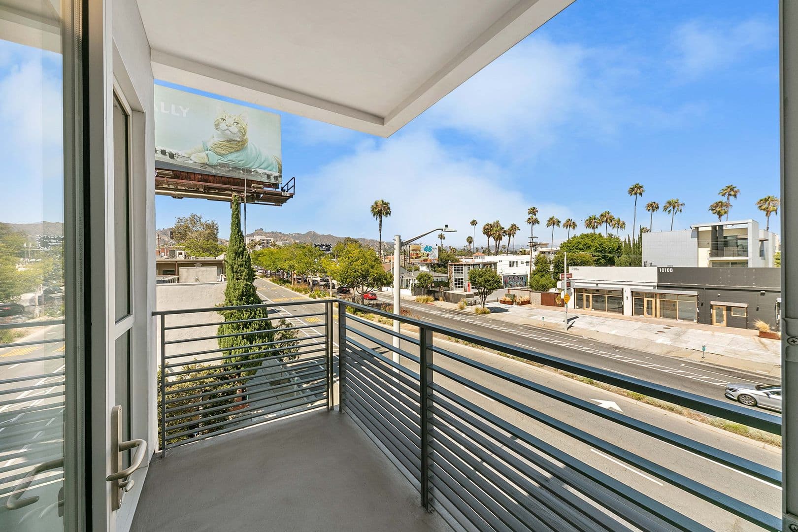 West Hollywood Apartment: 1001 N Fairfax Ave