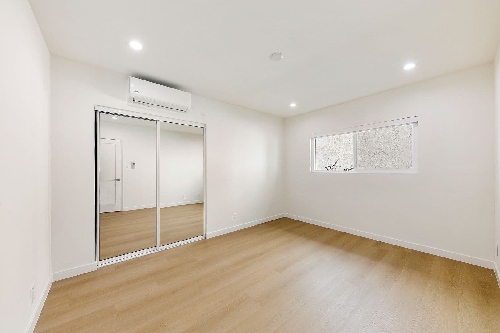 West Hollywood Apartment: 954 N San Vicente Blvd