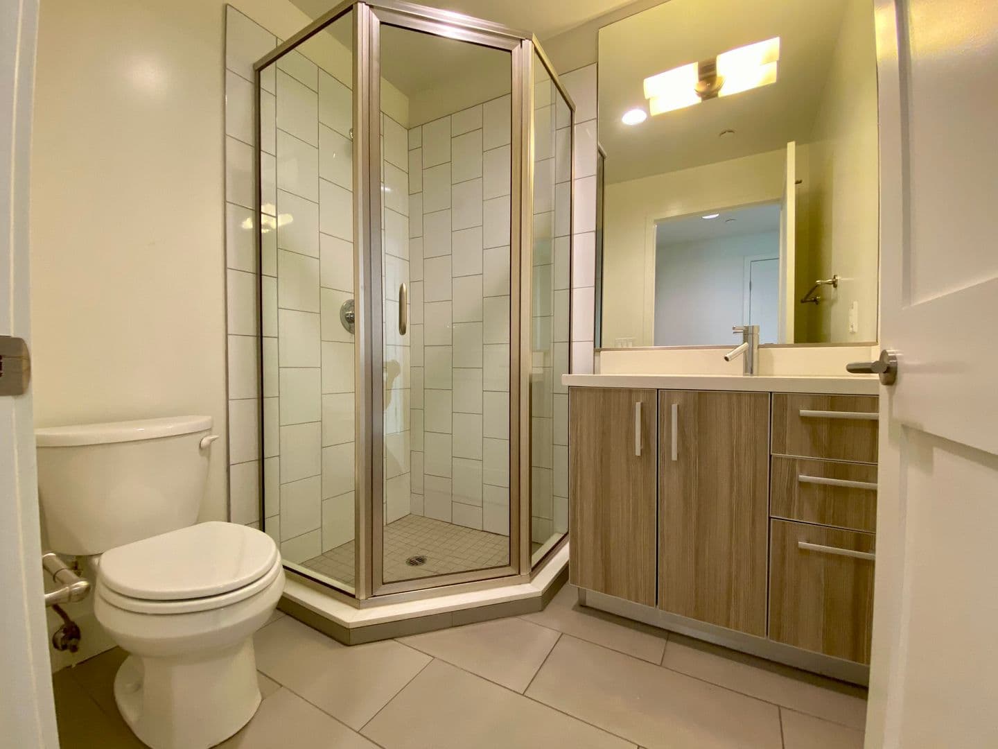West Hollywood Apartment: 1232 N Kings Road