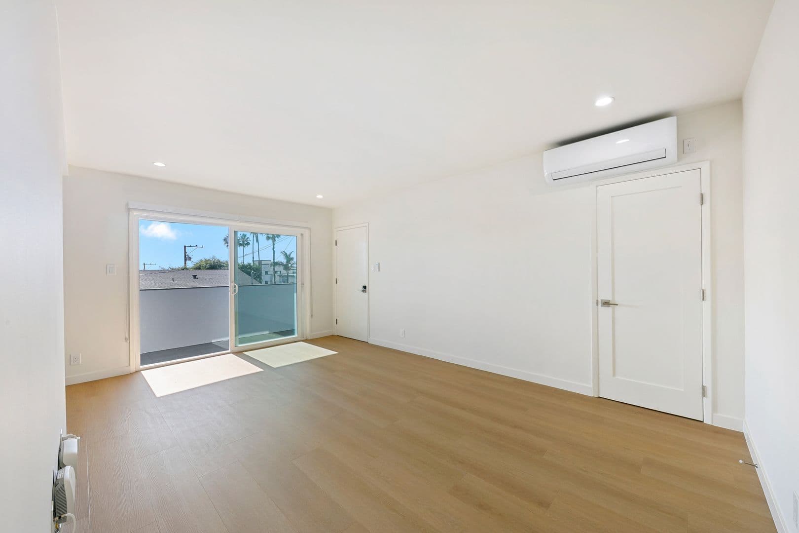 West Hollywood Apartment: 954 N San Vicente Blvd