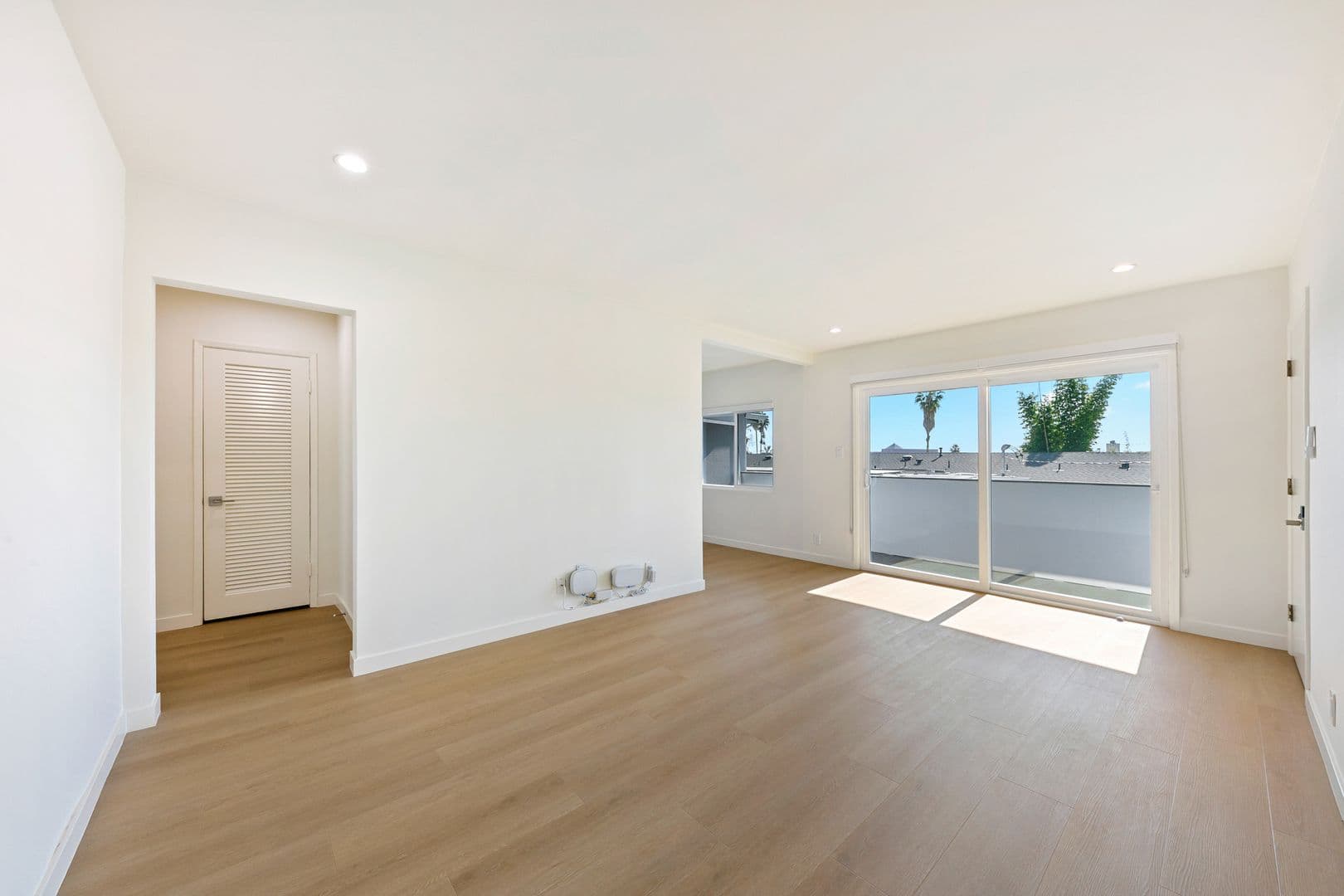 West Hollywood Apartment: 954 N San Vicente Blvd