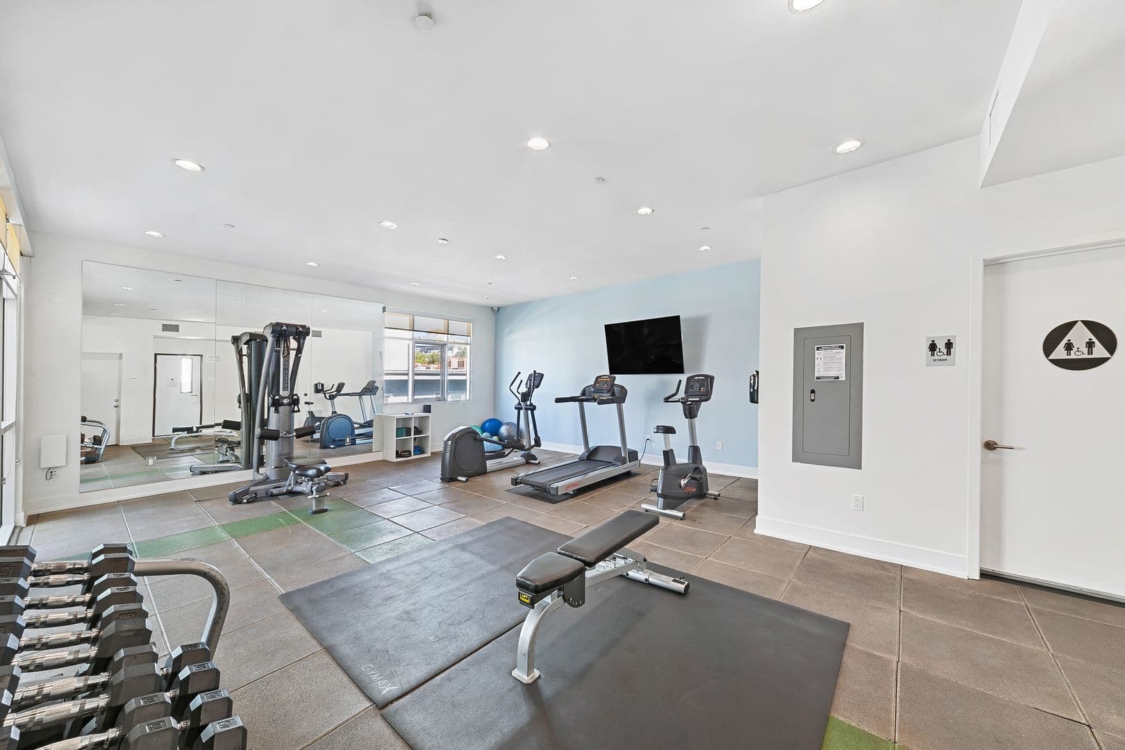 West Hollywood Apartment: 1232 N Kings Road
