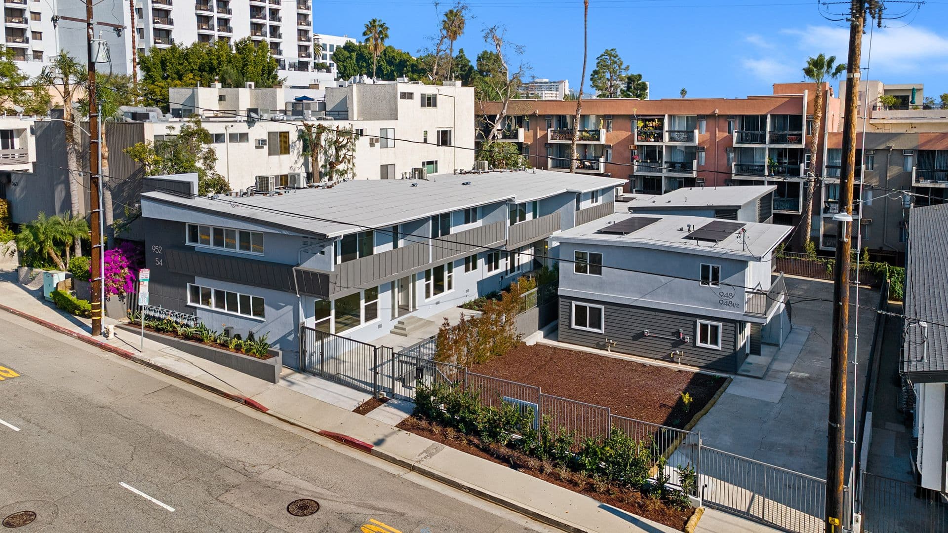 West Hollywood Apartment: 954 N San Vicente Blvd