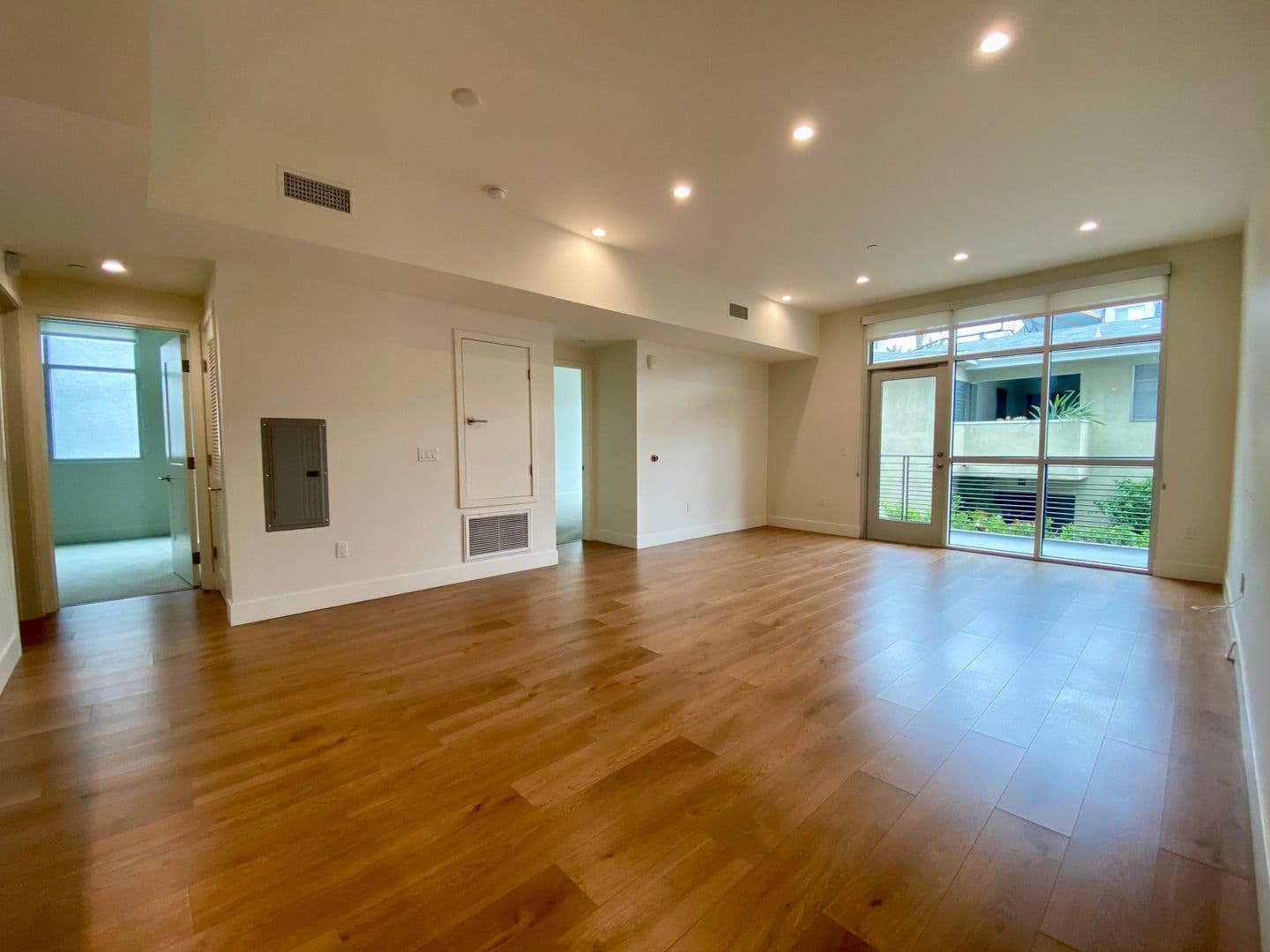 West Hollywood Apartment: 8017 Norton Avenue