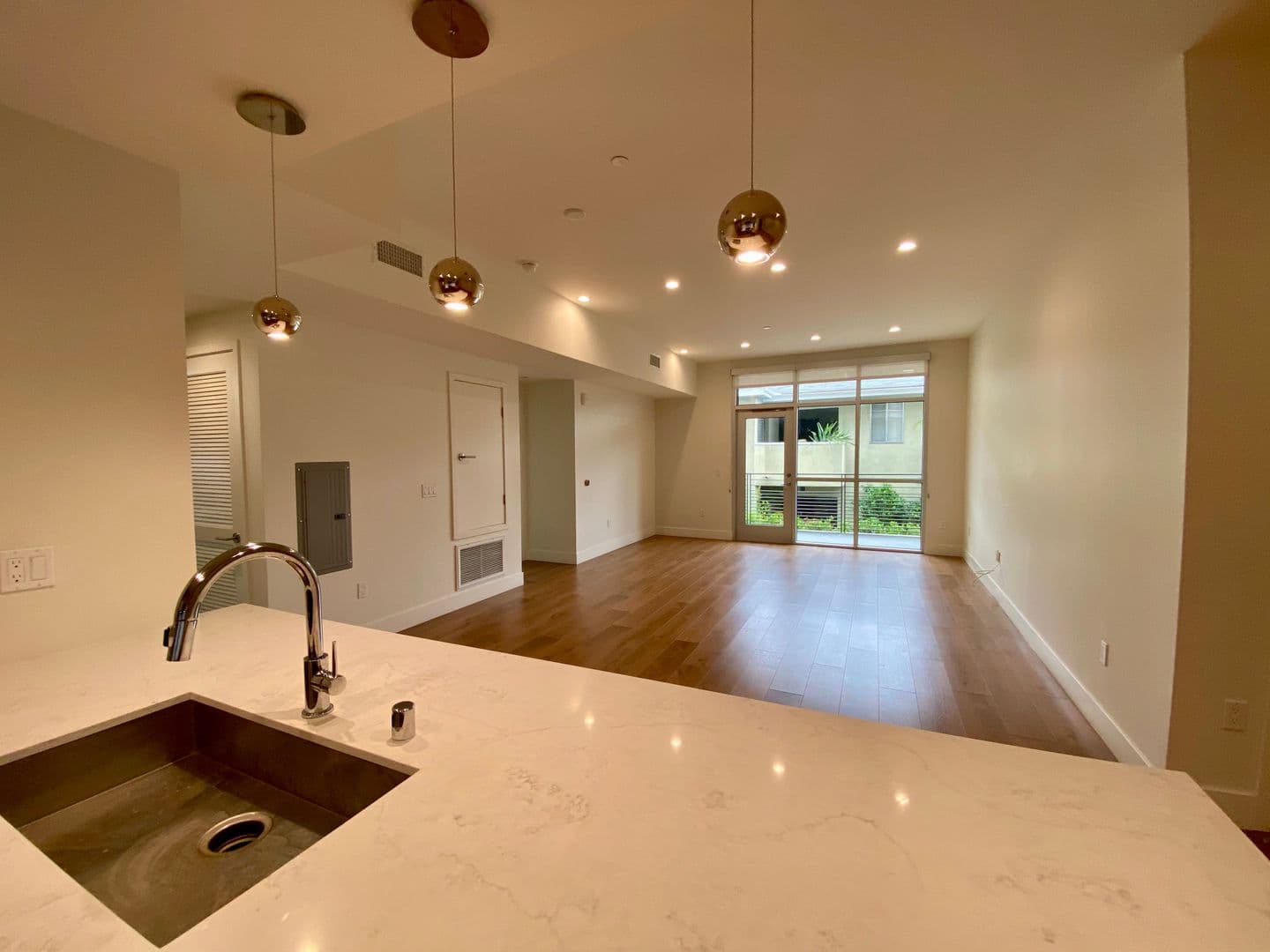 West Hollywood Apartment: 8017 Norton Avenue