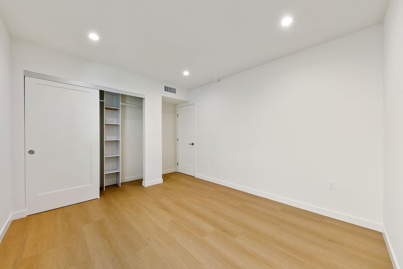 West Hollywood Apartment: 954 N San Vicente Blvd