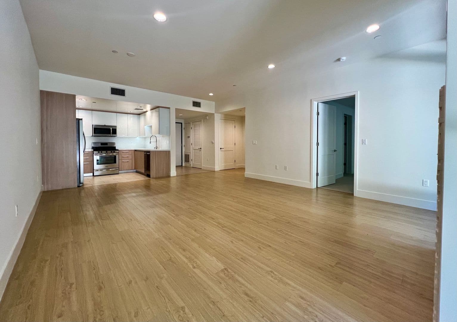 Bel-Air Apartment: 11715 Bellagio Road