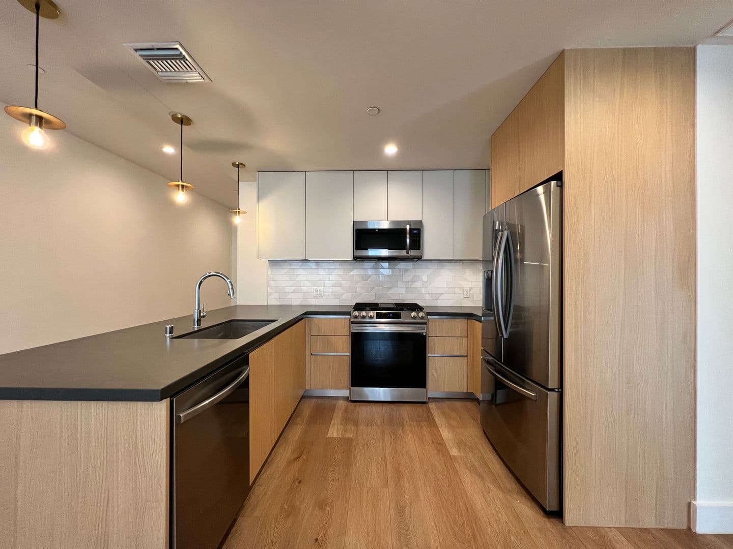 West Hollywood Apartment: 1001 N Fairfax Ave