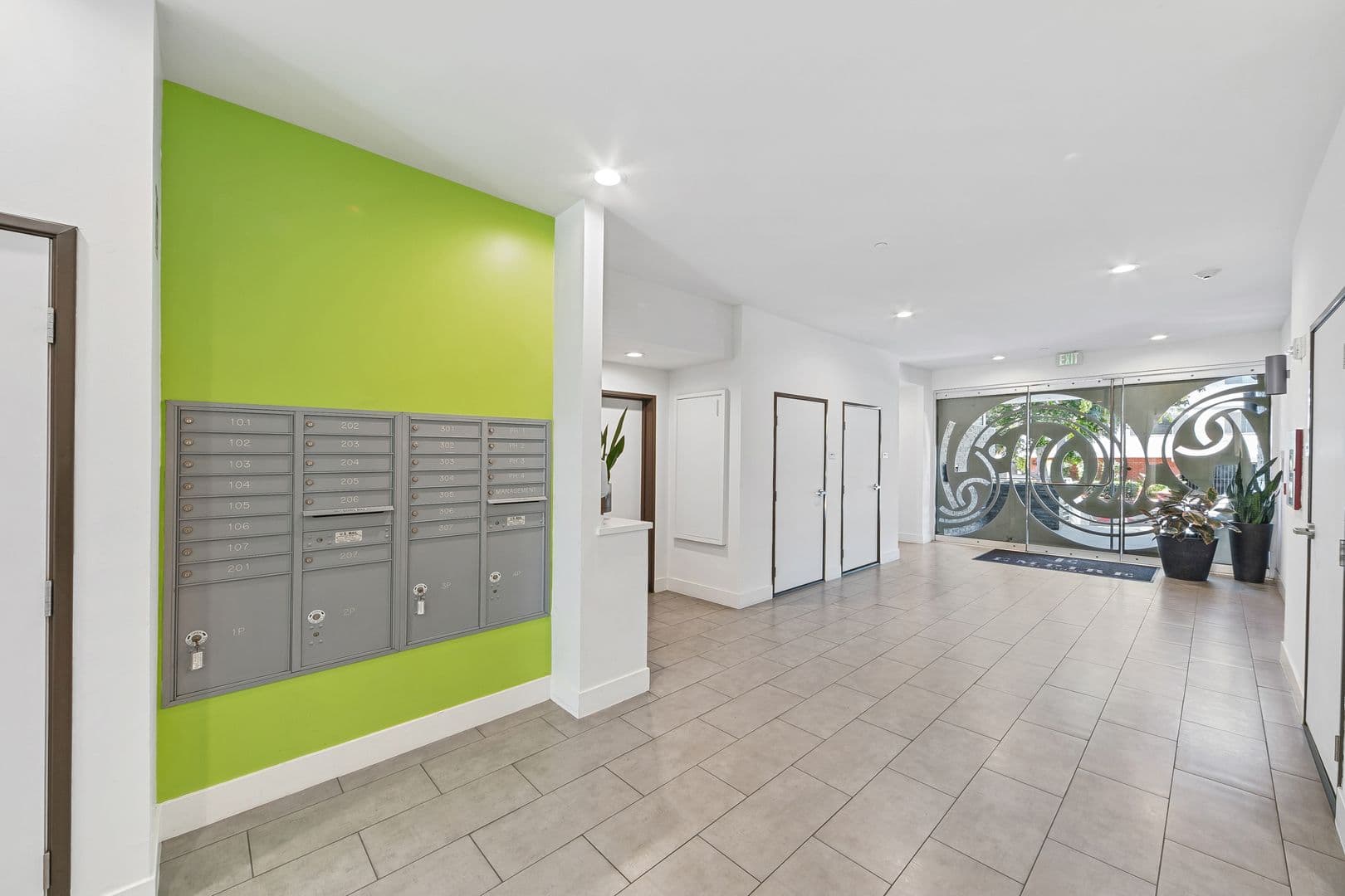 West Hollywood Apartment: 1232 N Kings Road